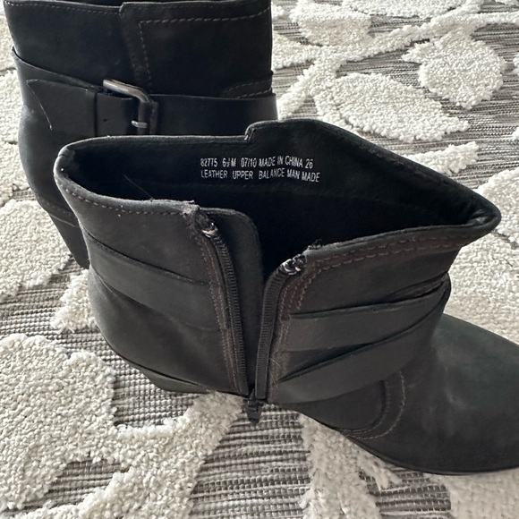 Clark Bootie Black/Suede Size 6.5 W - Picture 4 of 4